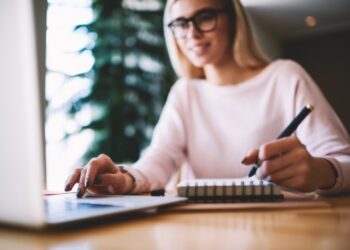 simple side gigs to boost your income this year