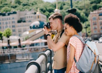 9 travel picture ideas for beginner and avid travelers