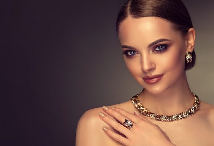 5 tips for mixing silver and gold jewelry the right way