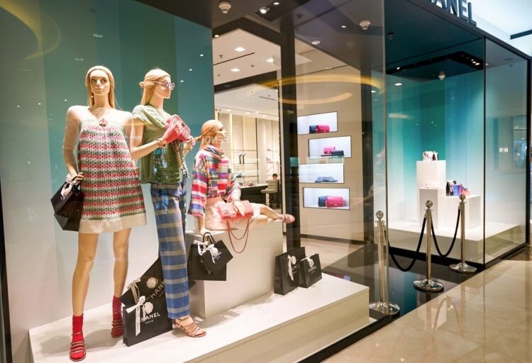 creative signage ideas for fashion stores