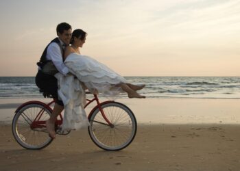 essential items for your beach wedding packing list
