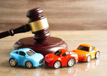 how car accident lawyers assess liability and damages